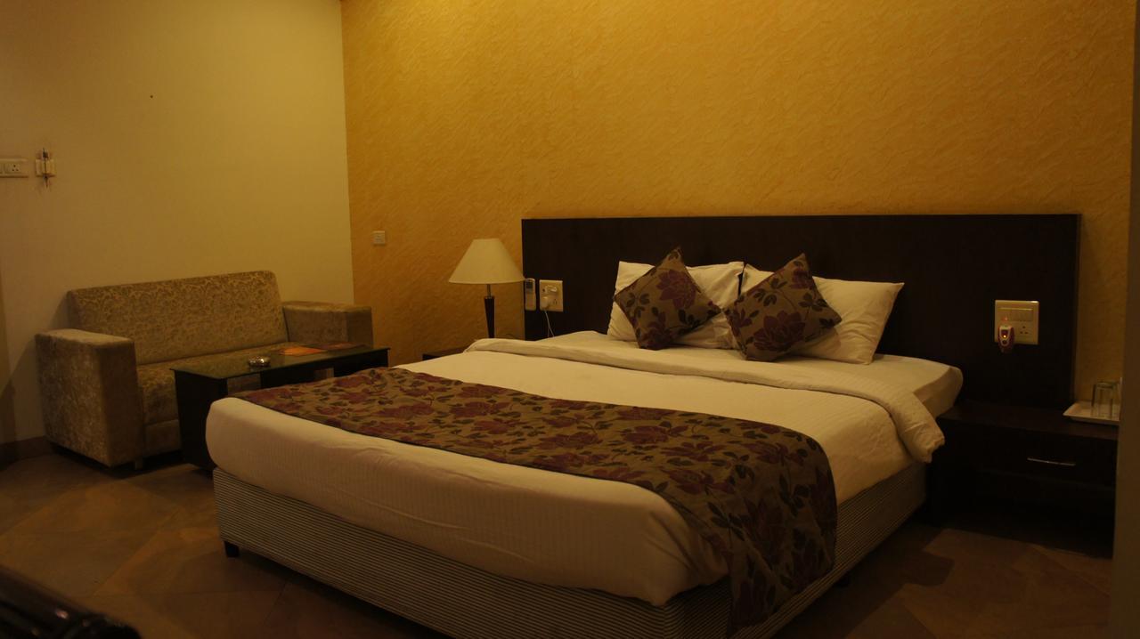 Hotel Ashish International Bhilai Екстер'єр фото